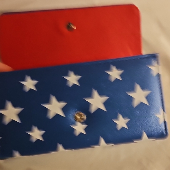 DC Comics Blue and Gold Wonder Woman Wallet - Picture 6 of 6